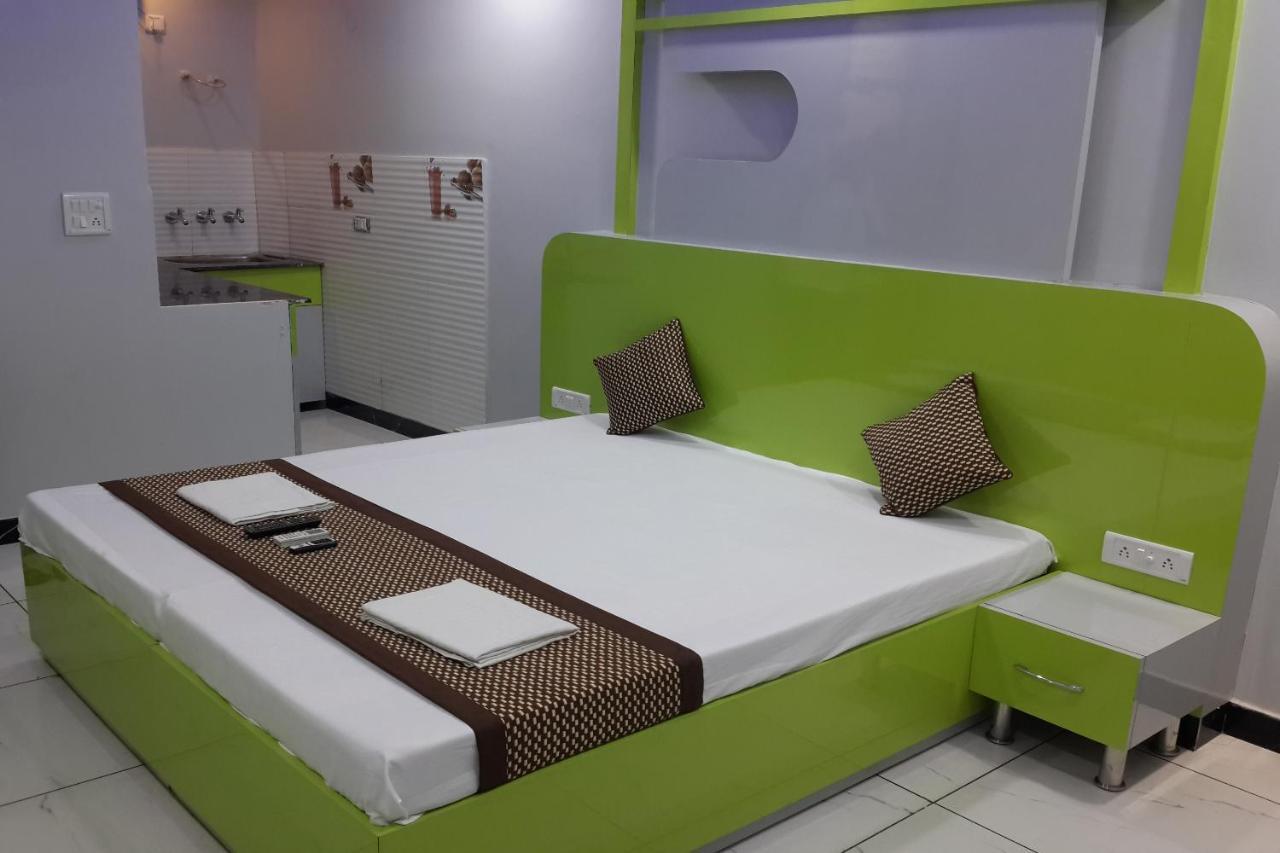 Oyo 86669 Arnav Residency Hotel Ню Делхи Екстериор снимка