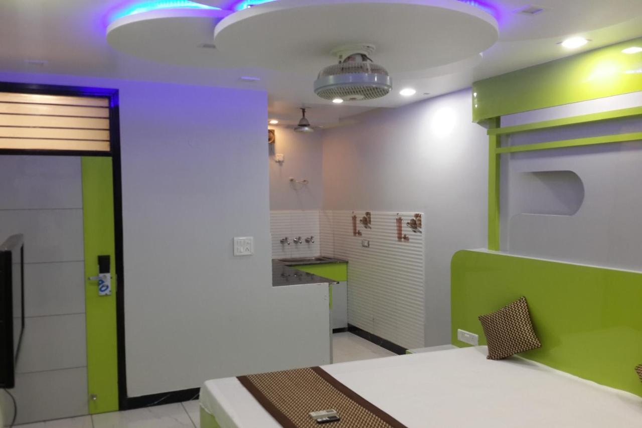 Oyo 86669 Arnav Residency Hotel Ню Делхи Екстериор снимка