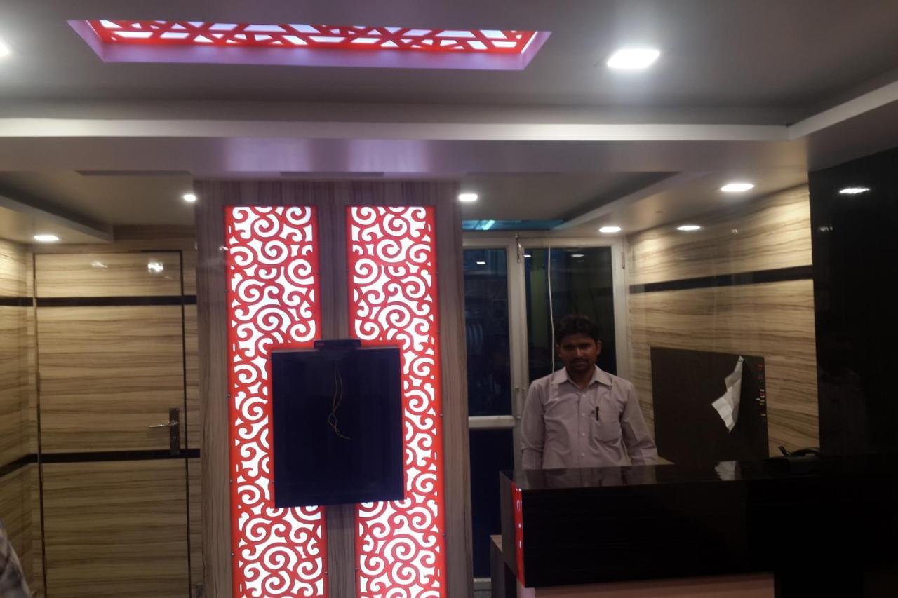 Oyo 86669 Arnav Residency Hotel Ню Делхи Екстериор снимка