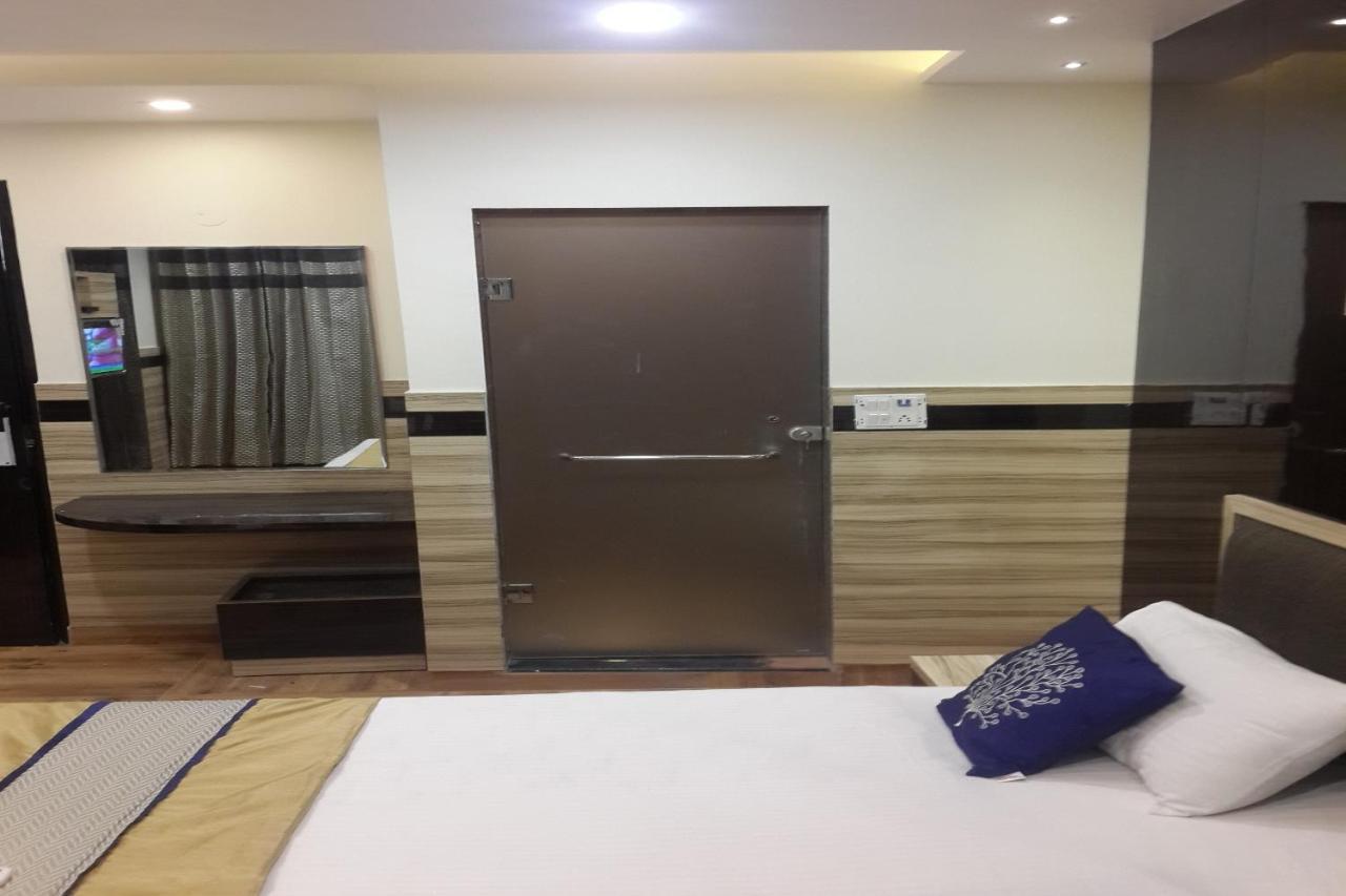 Oyo 86669 Arnav Residency Hotel Ню Делхи Екстериор снимка