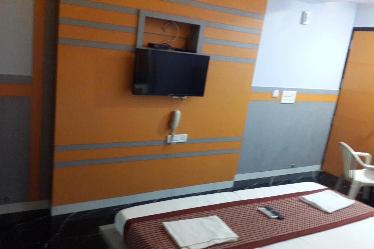 Oyo 86669 Arnav Residency Hotel Ню Делхи Екстериор снимка